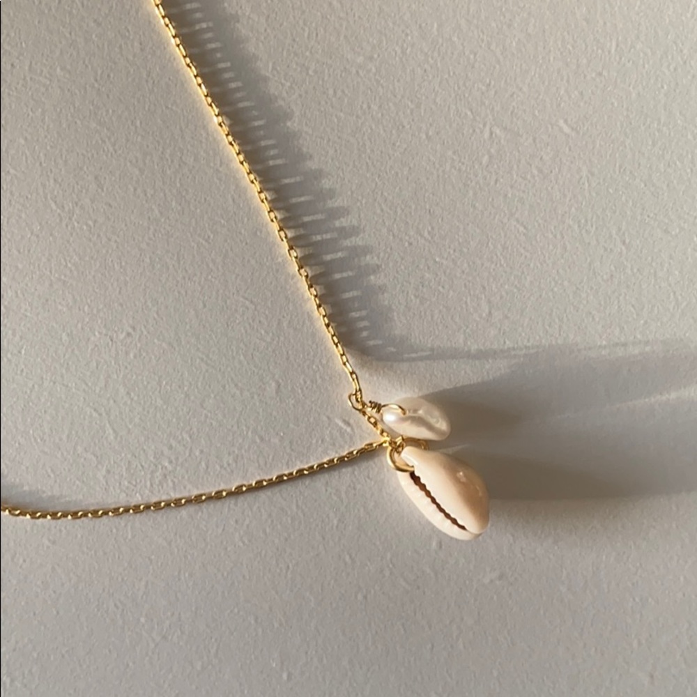 Madewell shell with pearl necklace